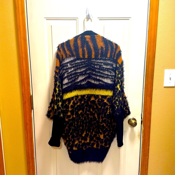 Stylish Black and Brown Animal Print Women's Sweater / wrap size S - Picture 1 of 7